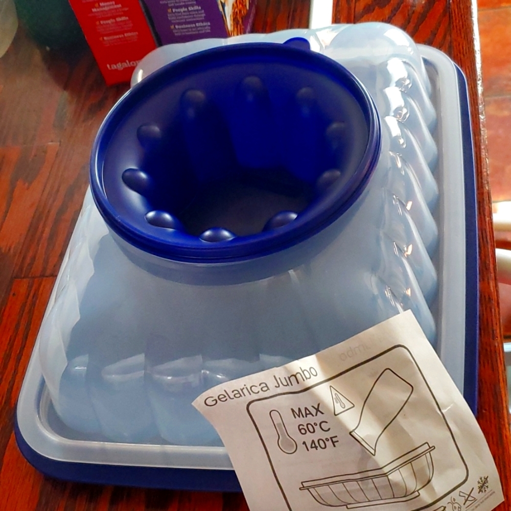 JelParty/Jelly mold TUPPERWARE 2.5Lt color clear and navy blue